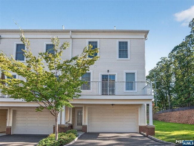 Building Photo - 26 Roosevelt Dr