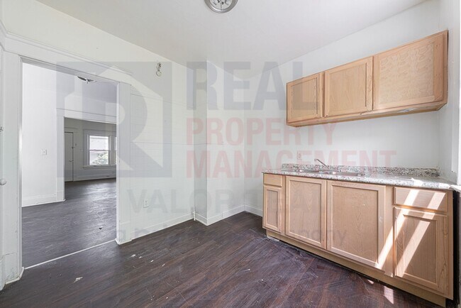Building Photo - 3353 E 132nd St