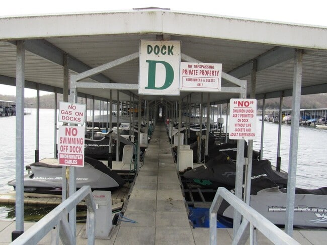 Building Photo - Lakefront 2 bedroom Condo For Rent