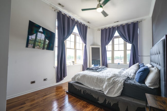 Building Photo - 3954 N Oriole Ave