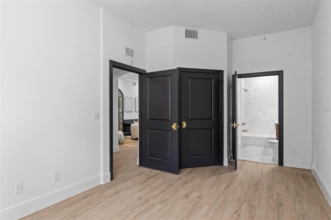 Building Photo - 445 Riverfront Dr