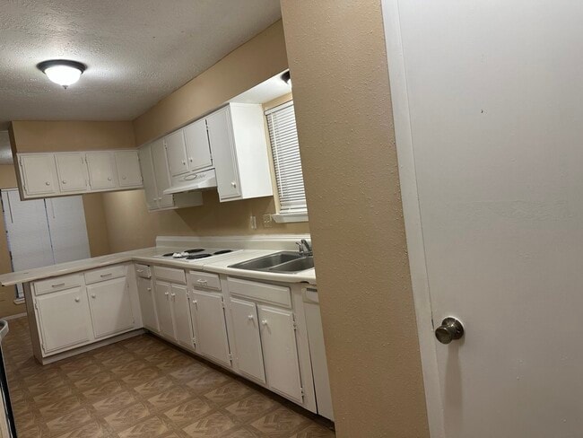 Building Photo - 722 Stephanie Dr