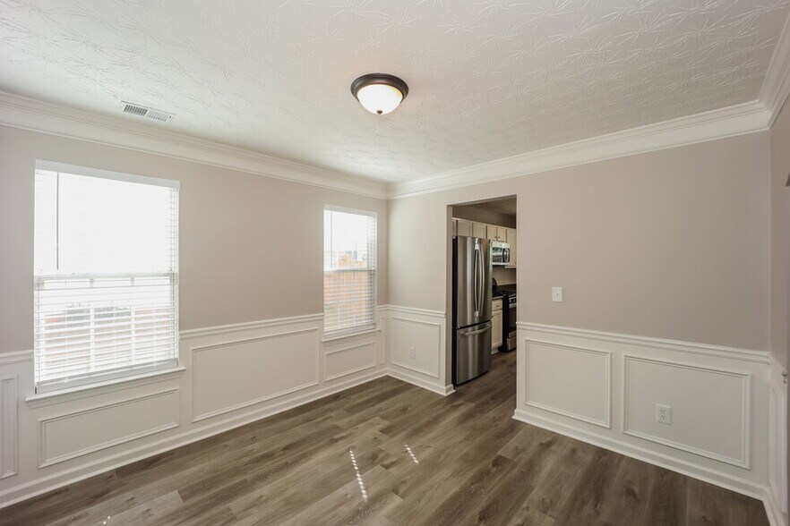 Building Photo - 6 St Charles Pl