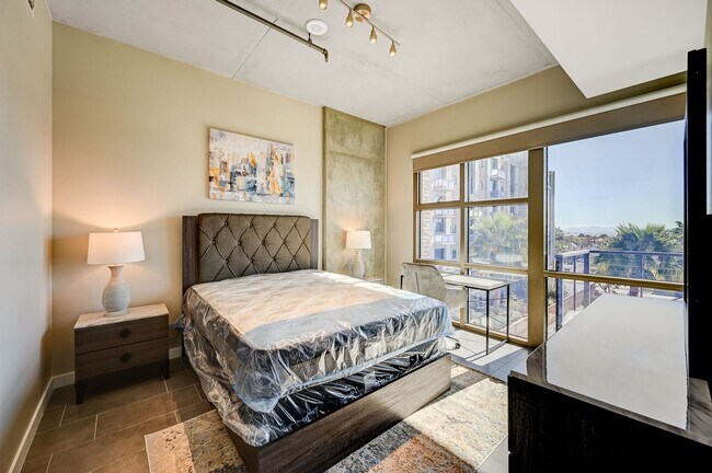 Building Photo - HOUSING CHOICE VOUCHER APPROVED! MOVE IN SPECIAL! **ONE MONTH FREE w/ 13 MONTH LEASE!!**