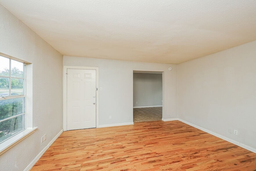 Building Photo - 5175 Cardiff St