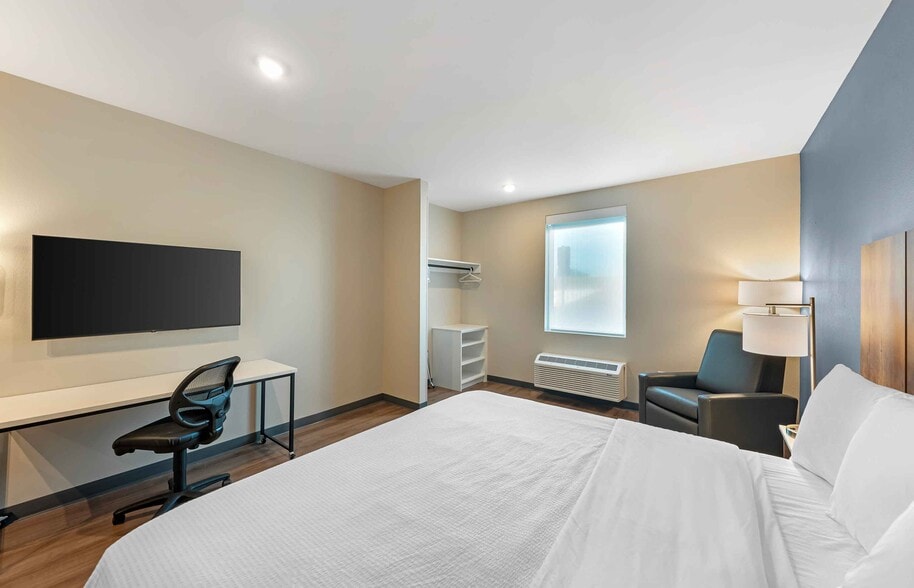 Building Photo - Furnished Studio-Temple