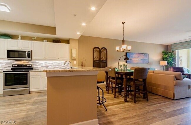 Building Photo - 10700 Ravenna Way