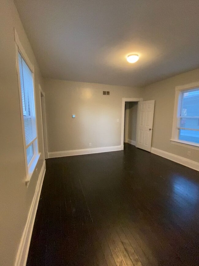 Building Photo - Beautifully updated and Spacious!  2 Bed House in Madisonville with walk through!!