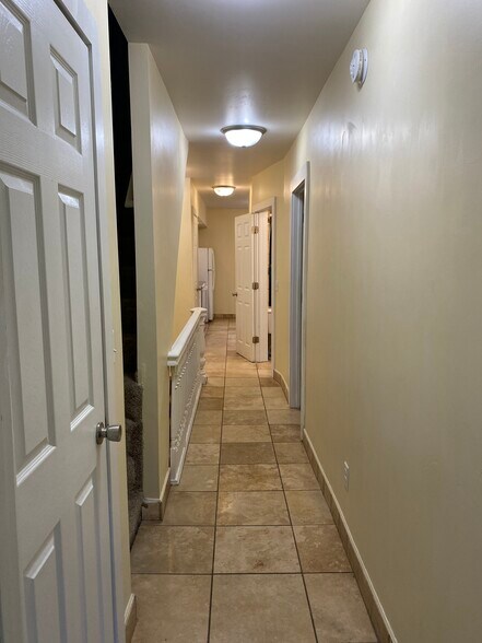 Building Photo - 1605 E 4th St