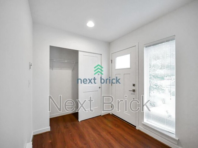 Building Photo - 15779 NE 15th St