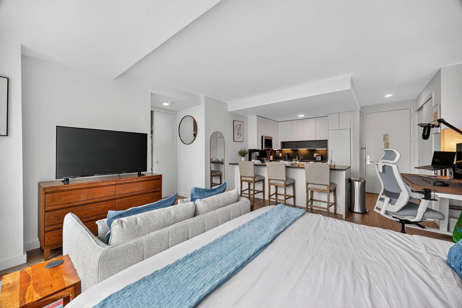 Building Photo - 68 W 37th St