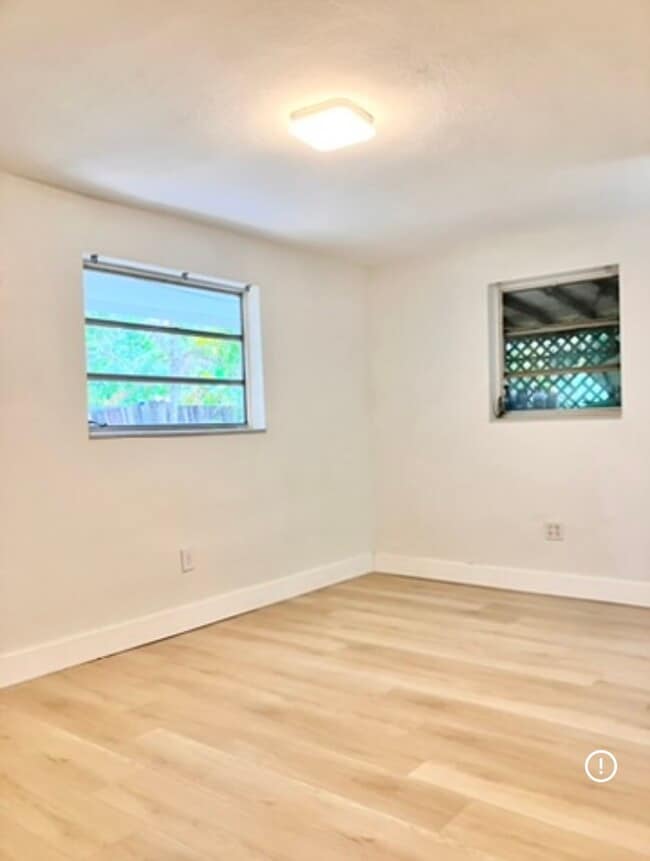 Building Photo - 2538 SW 11th St