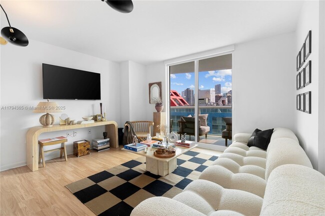 Building Photo - 2101 Brickell Ave