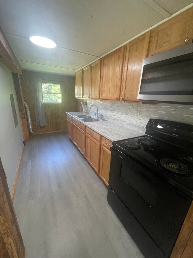Building Photo - 114 Thomas Dr