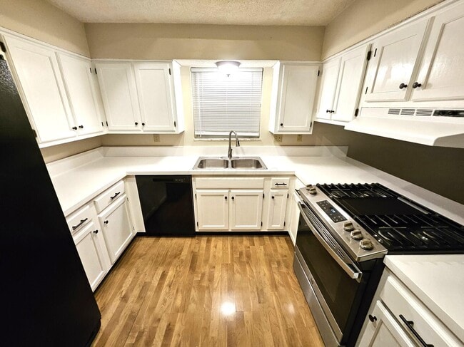 Building Photo - 6423 Plankton Dr