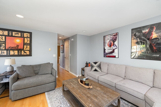 Building Photo - 4848 Railroad Ave NE