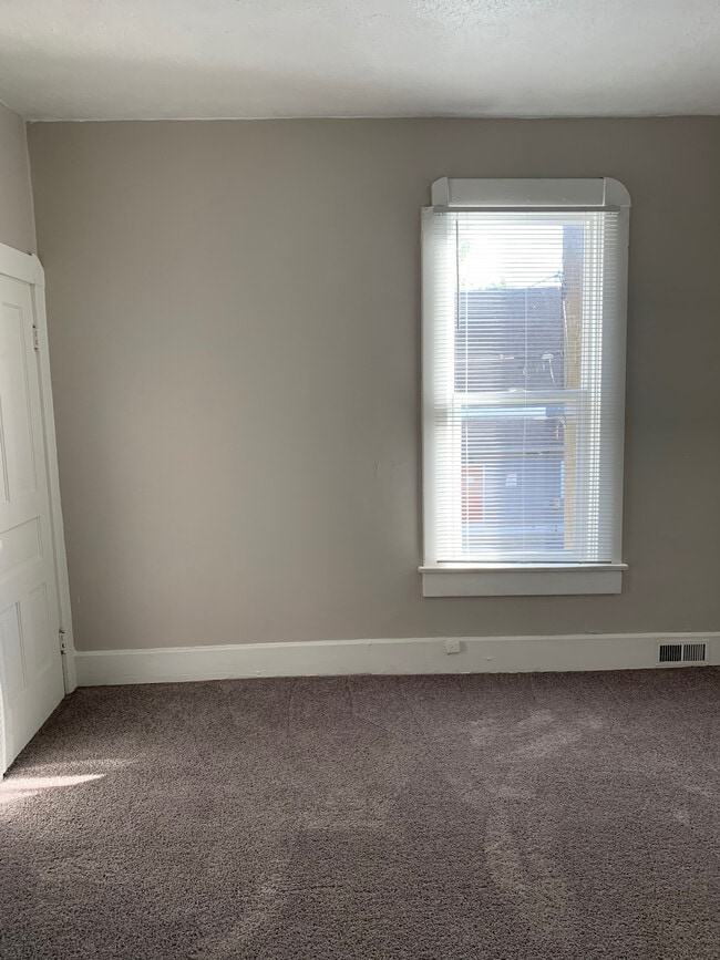 Building Photo - 1053 Villa Ave