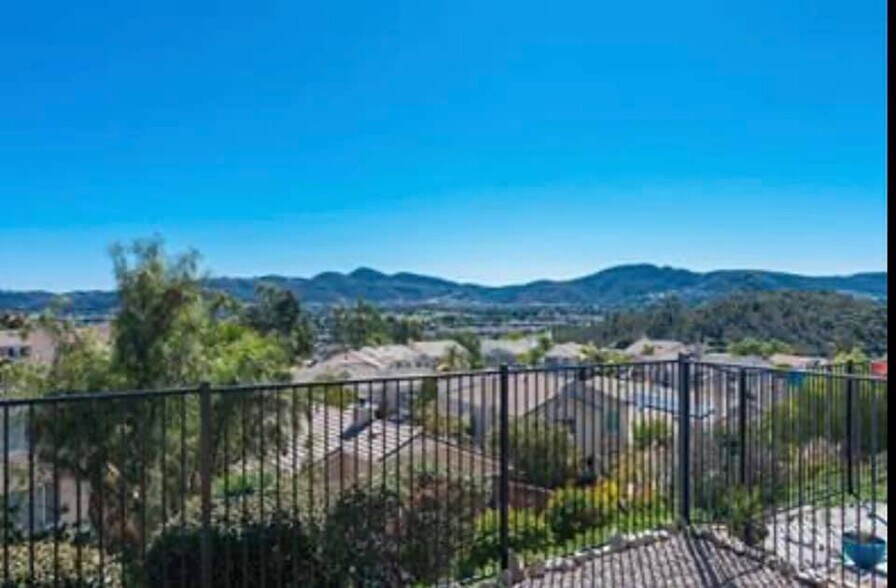 Building Photo - 721 Helmsdale Rd