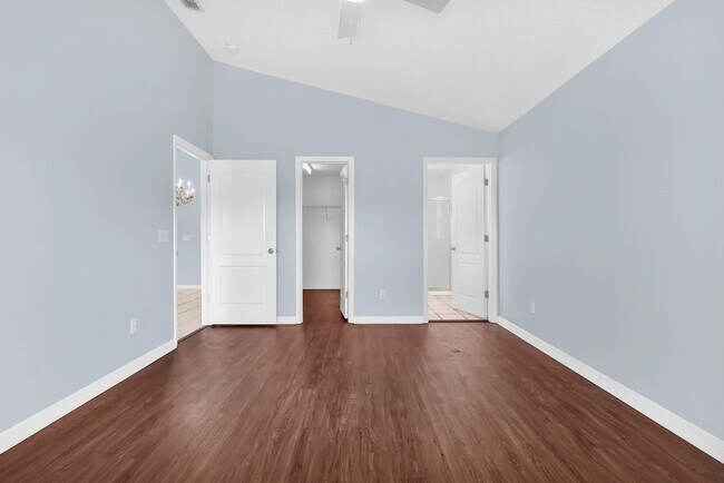 Building Photo - 2340 Commodores Club Blvd