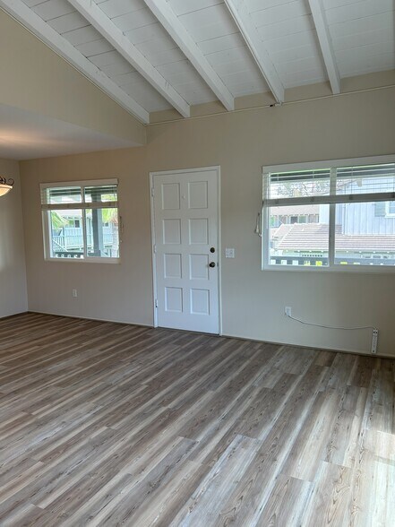 Living room - 3080 Lincoln St