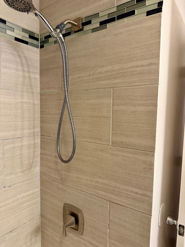 Building Photo - Cedar Mills Two Bedroom Condo-Nicely Remodeled!