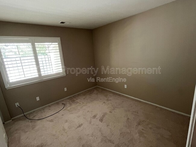 Building Photo - 1050 Colonial Ct