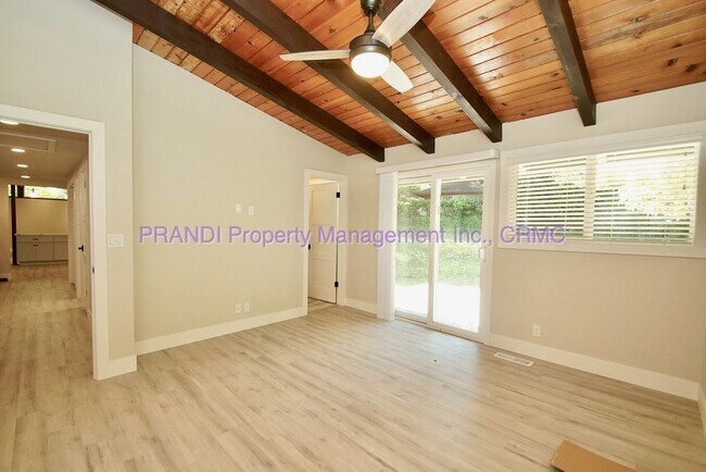 Building Photo - Beautifully Remodeled Corte Madera Home!