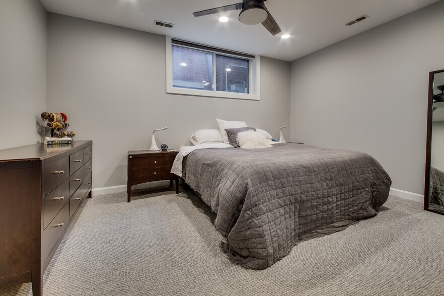 Building Photo - 2029 W Saint Paul Ave