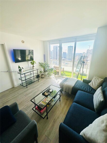 Building Photo - 50 Biscayne Blvd