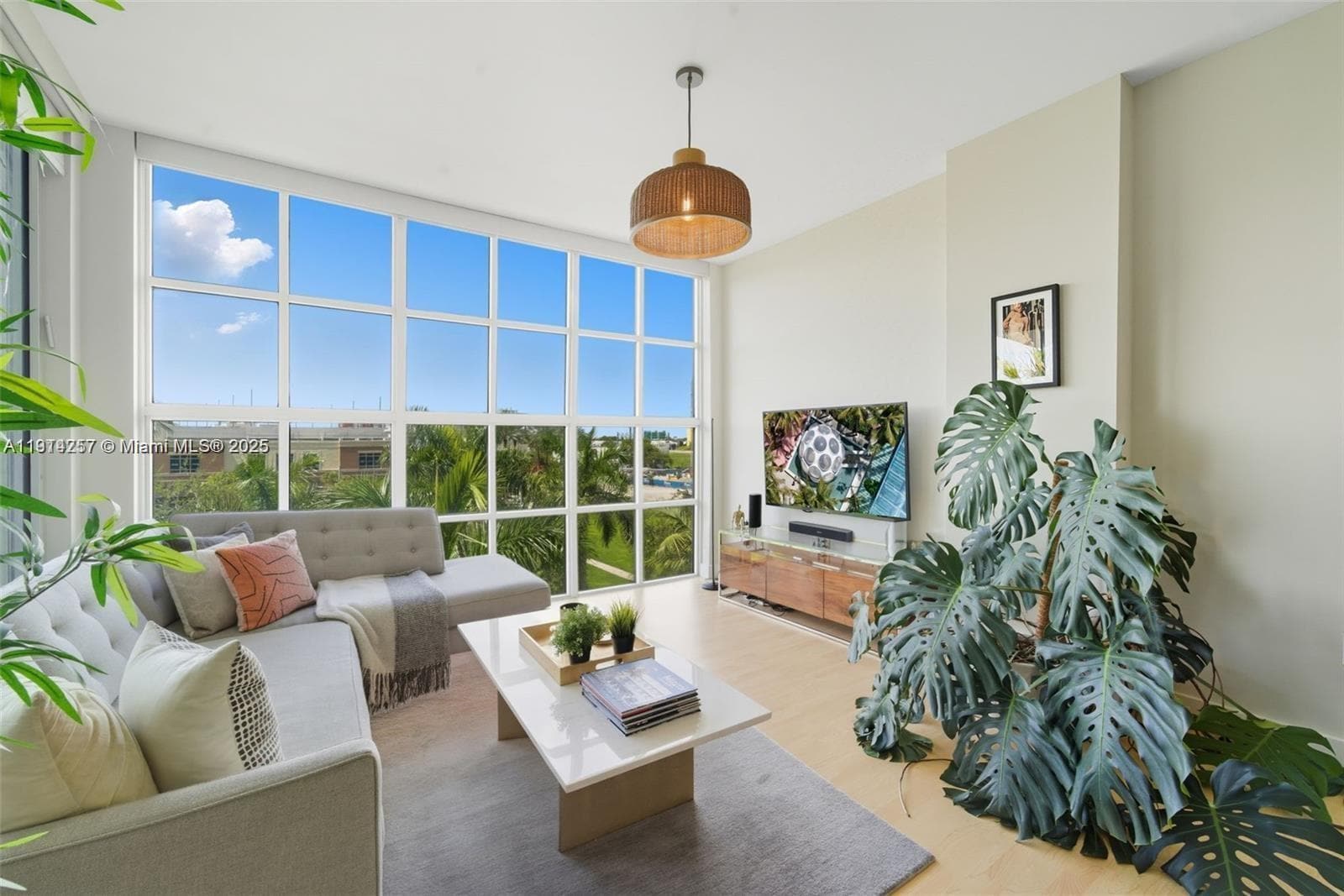 Building Photo - 3451 NE 1st Ave