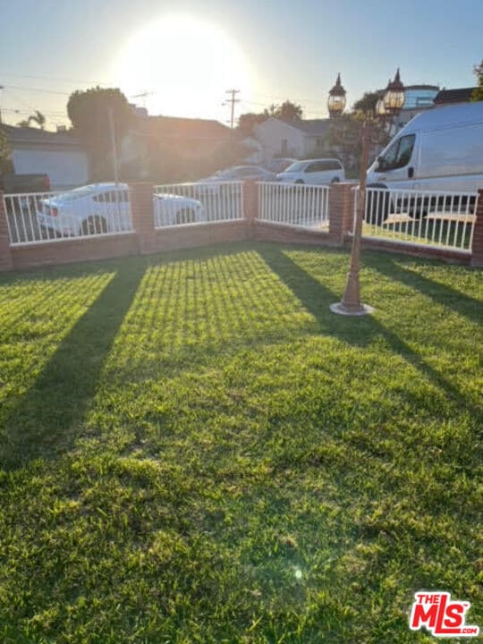 Building Photo - 3530 S Bentley Ave