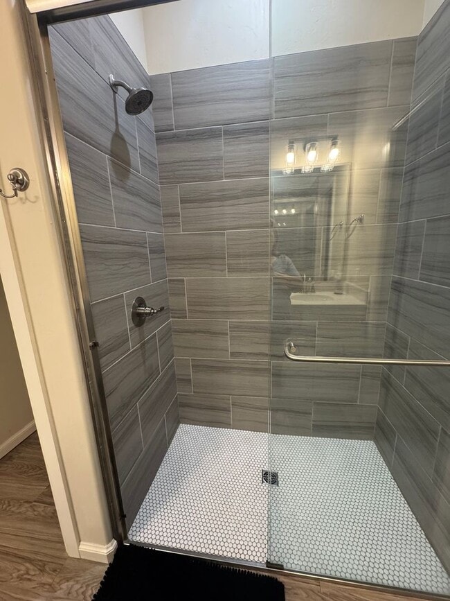 Building Photo - Stunning fully furnished 3 Bed 2.5 bath homes in The Enclave!