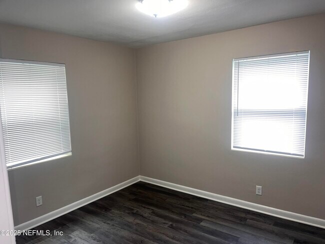 Building Photo - 6060 Mizzell Dr