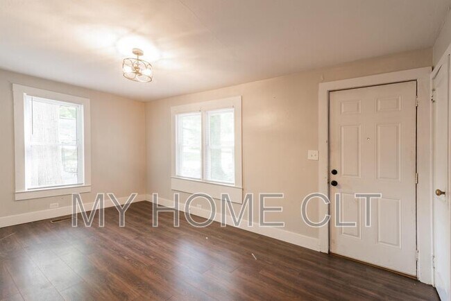 Building Photo - 1108 W Walnut Ave