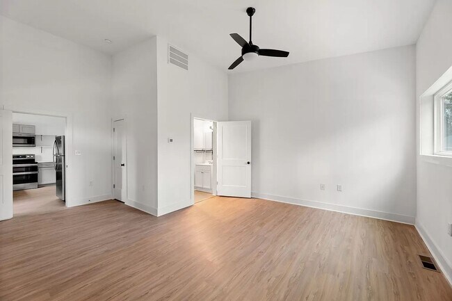 Building Photo - Room in 3 Bedroom Home at State St