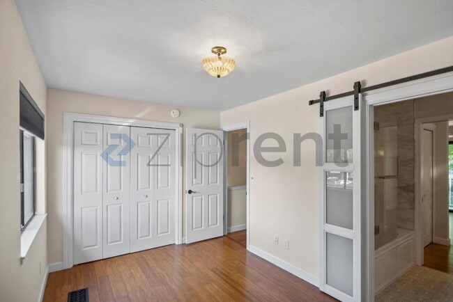 Building Photo - Unit