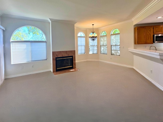 Building Photo - Stevenson Ranch Townhome For Rent In Crown...