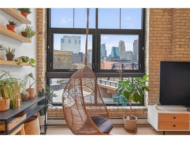 Building Photo - 404 N Washington Ave