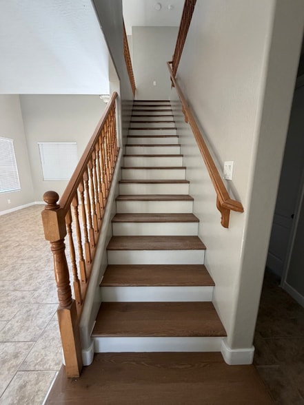 Building Photo - 1190 E Jardin Dr