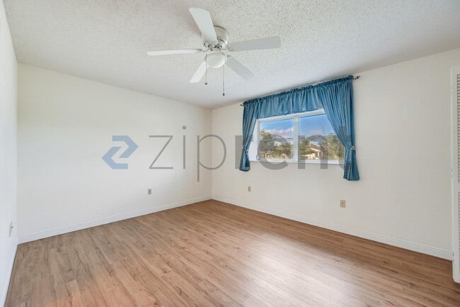 Building Photo - 1624 Whitehead Dr