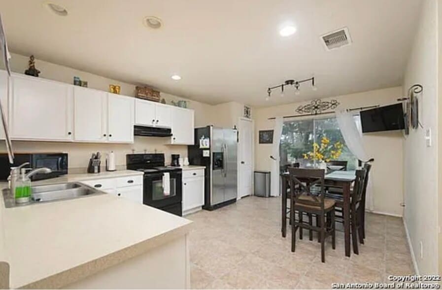 Building Photo - 1427 Range Fld