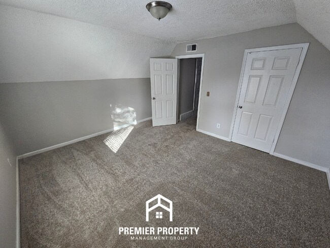 Building Photo - 6622 Amersham Dr