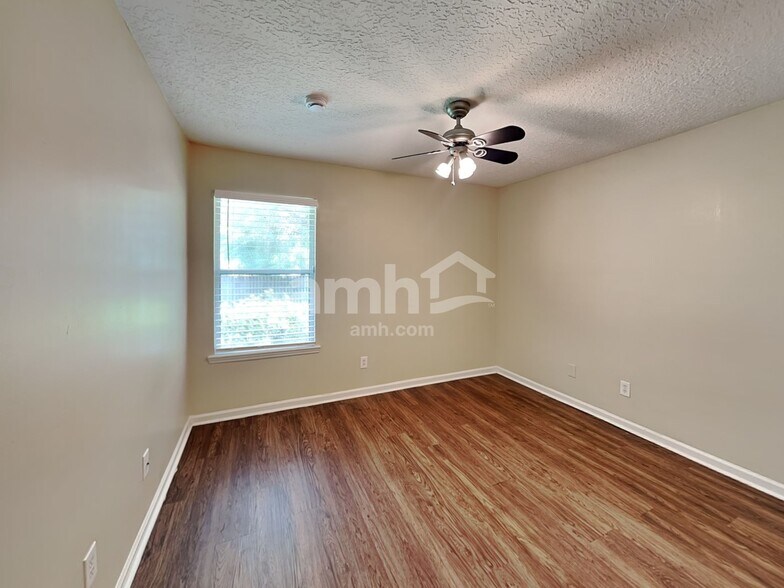 Building Photo - 8745 Edgebrook Ct