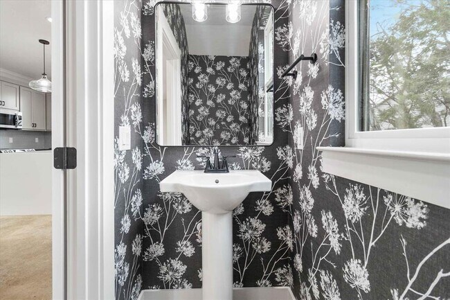 Building Photo - 114 Shady Bluff Dr