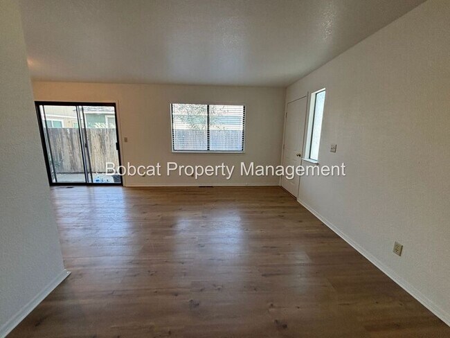 Building Photo - 136 Dayton Village Pkwy