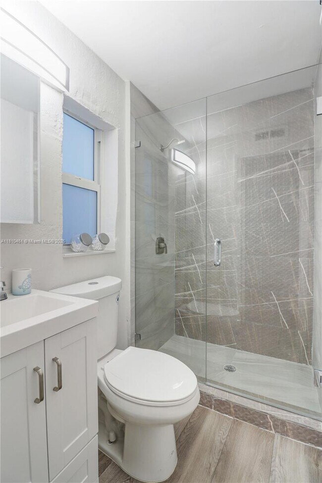 Building Photo - 6039 SW 38th St