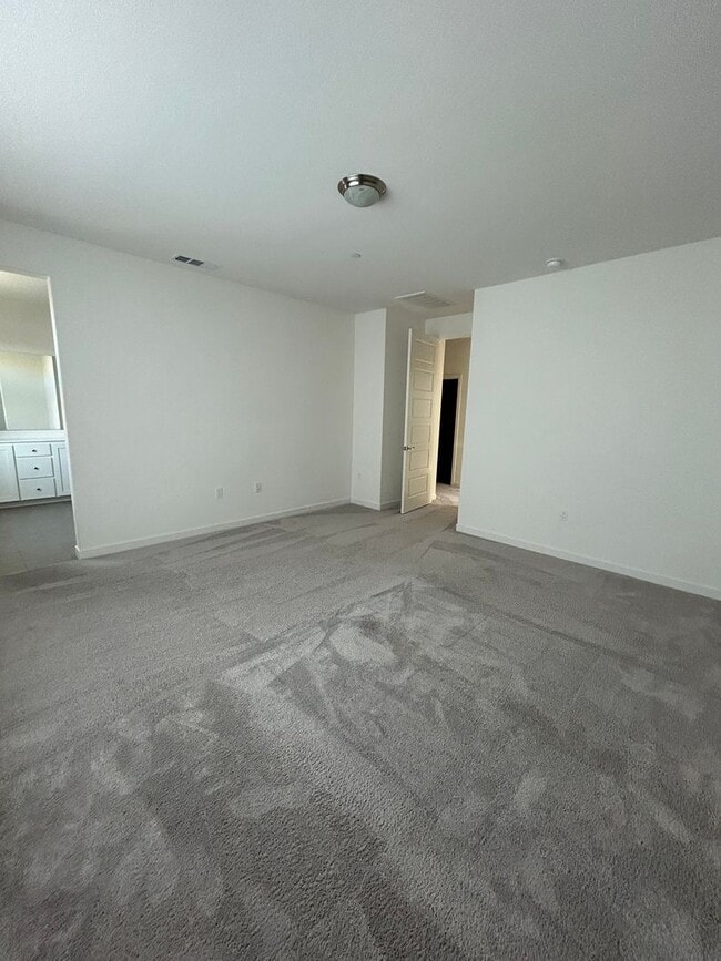 Building Photo - PET FRIENDLY