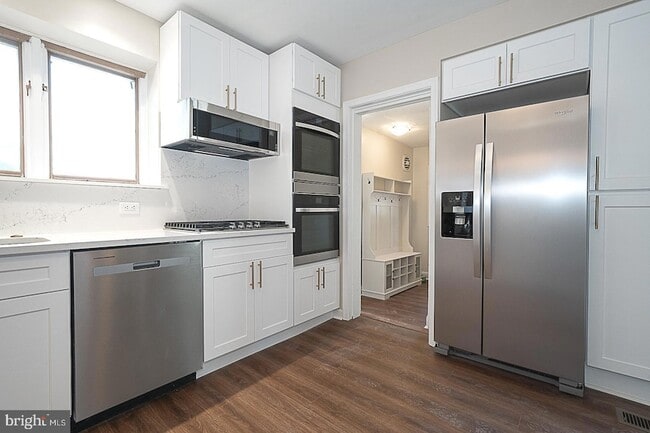 Building Photo - 1457 Manoa Rd