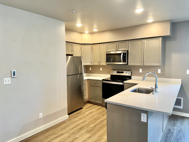 Building Photo - 2330 Yakima Ct