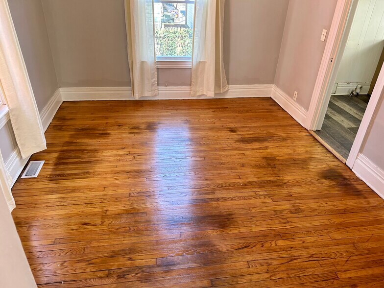 Building Photo - 16 Goebel Place